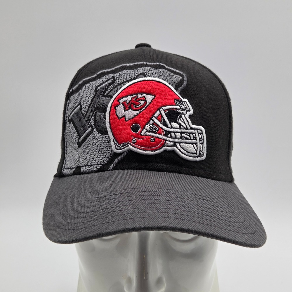 New Era Men Small Medium 39THIRTY Hat Kansas City Chiefs Helmet‎ Patch Black